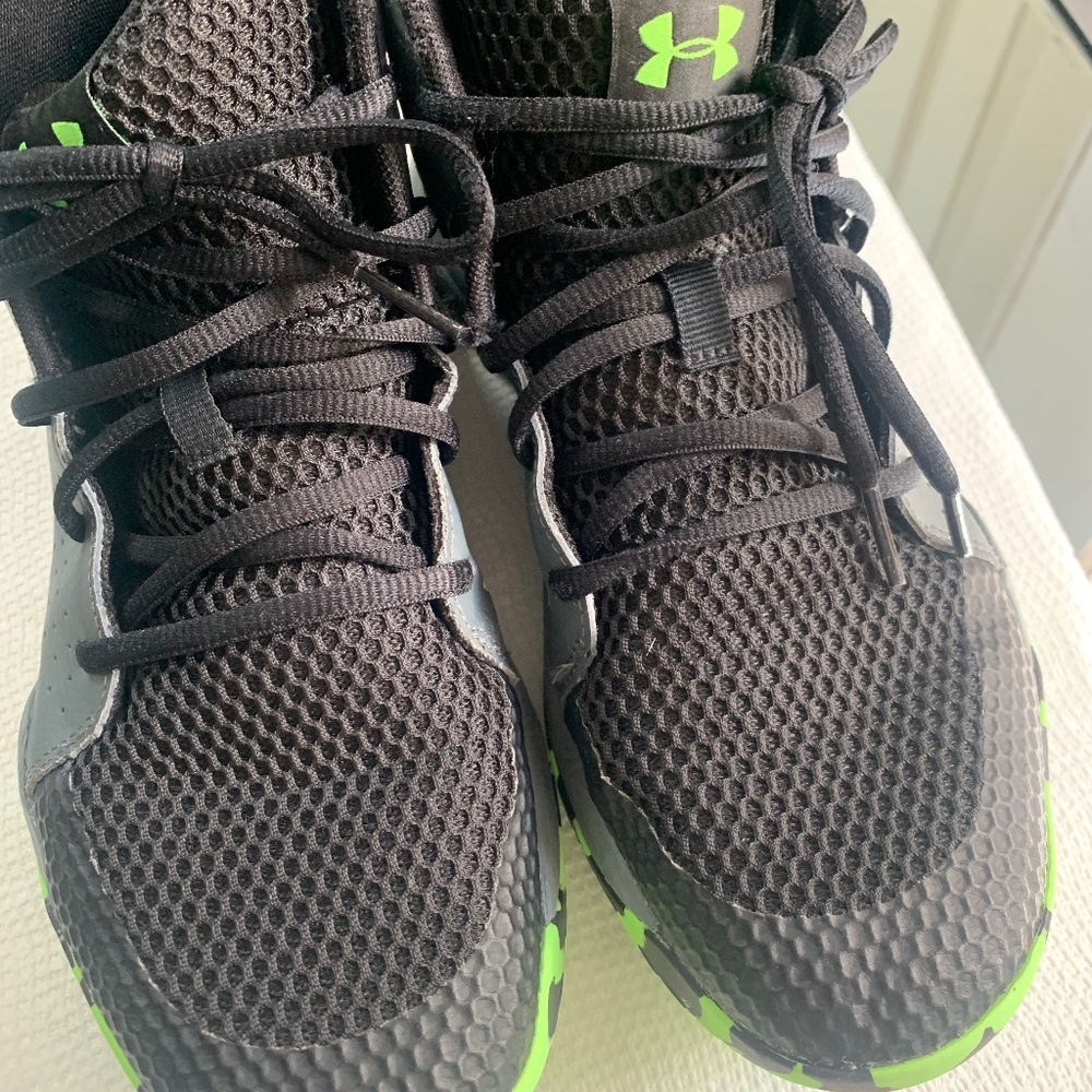 Under Armour- Black &‎ Neon Green Jet 2019-Boys 7 Y